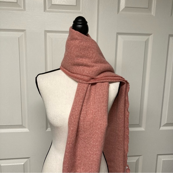 NWT Old Navy Oversized Scarf. Peach Rose. 76 in x 30 in - Picture 5 of 11